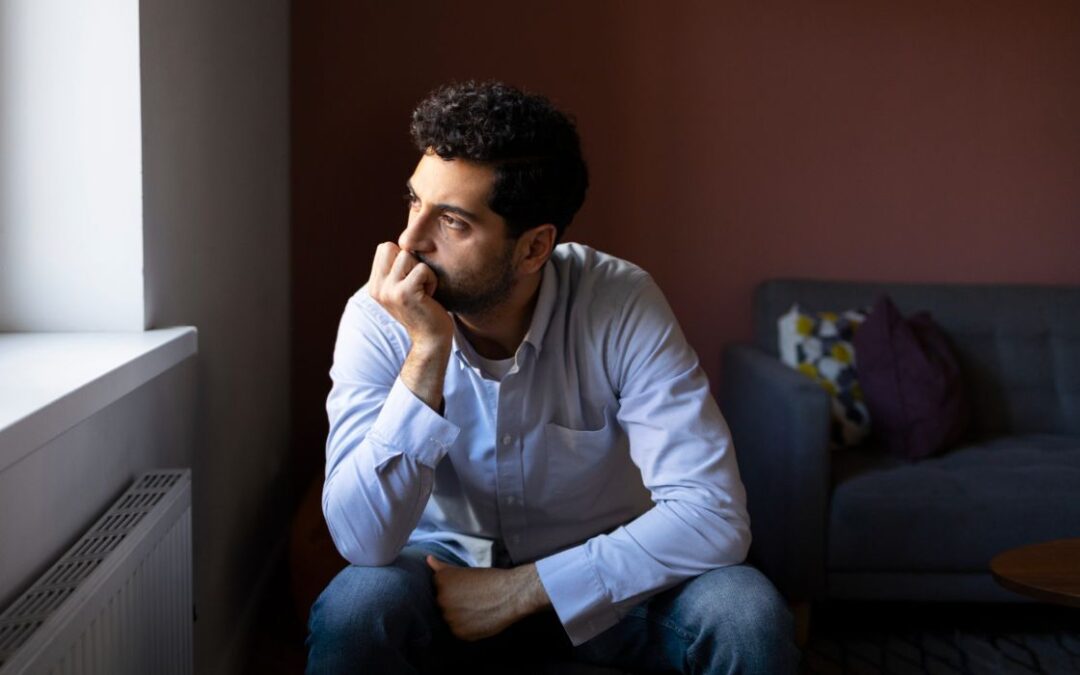 Descubre qué es la distimia, sus síntomas, causas y cómo tratarla. Aprende a reconocer este trastorno del ánimo para mejorar tu bienestar emocional.